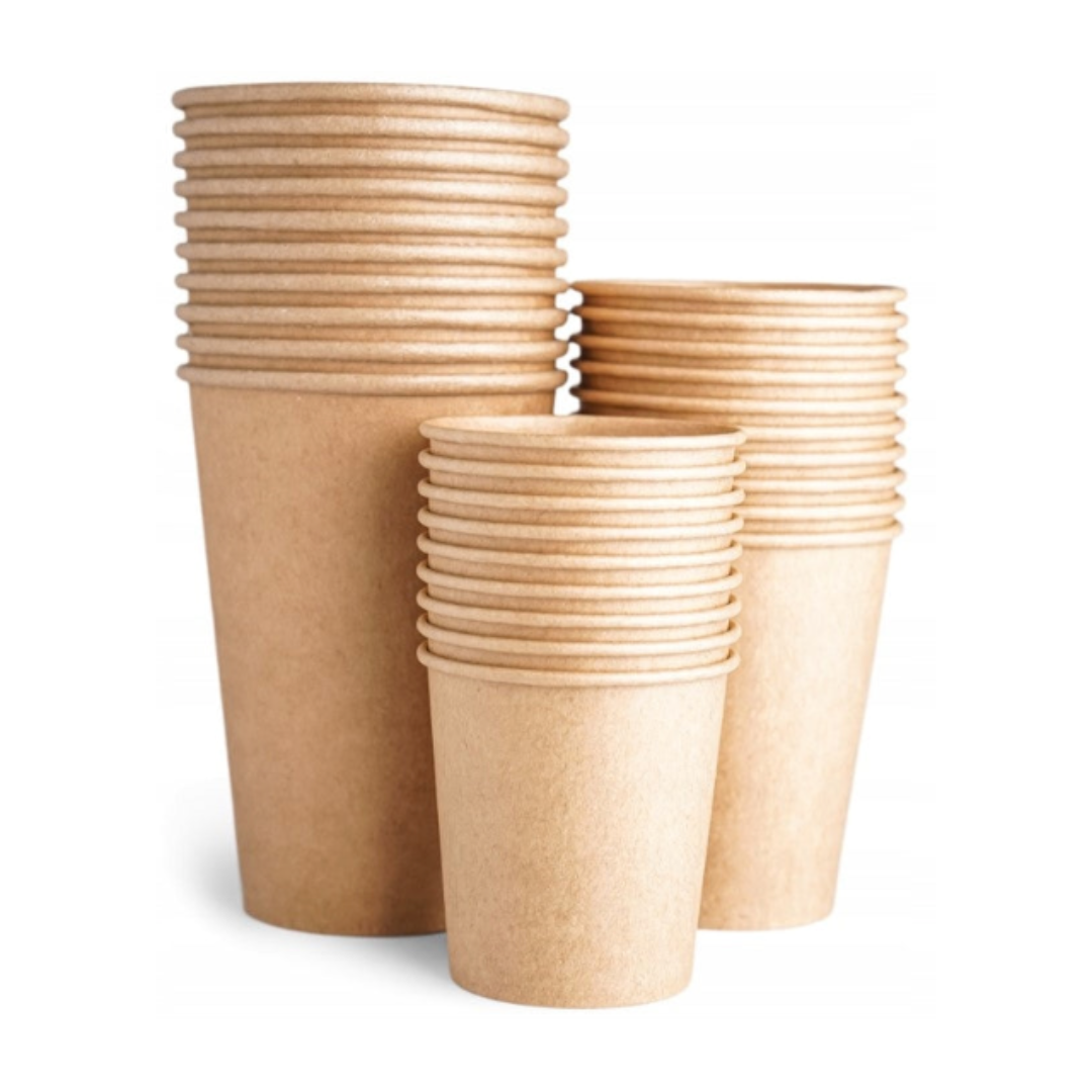 Engangs Tallerken Og Tilbehør, stablede brune pappkopper i forskjellige størrelser med enkel, miljøvennlig design.