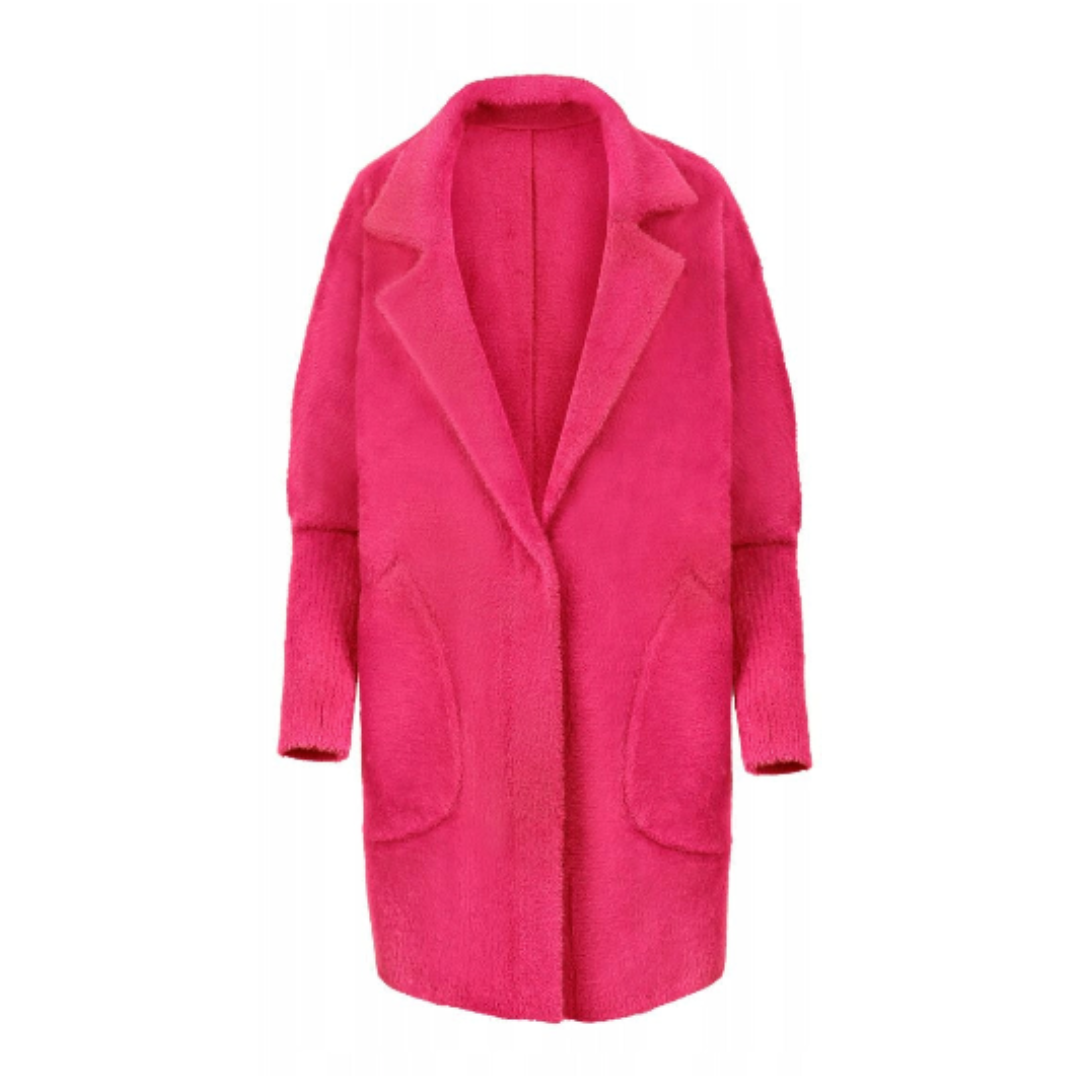 Jakker Og Kåper, lang fuchsia jakke i mykt stoff med brede slag, store lommer og rette ermer vises tydelig.