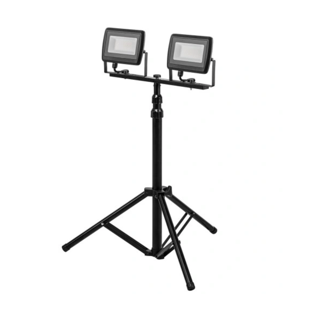 Halogenlamper Og Floodlights, to rektangulære lamper med sorte rammer montert på et sort trebens stativ.