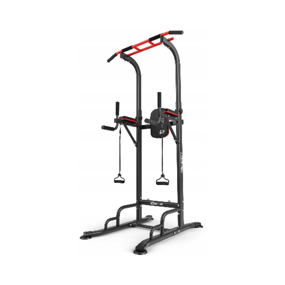 Pull-Up Barer Og Dip-Stasjoner, sort og rød metallstativ med polstrede armlener, flere håndtak og stropper.