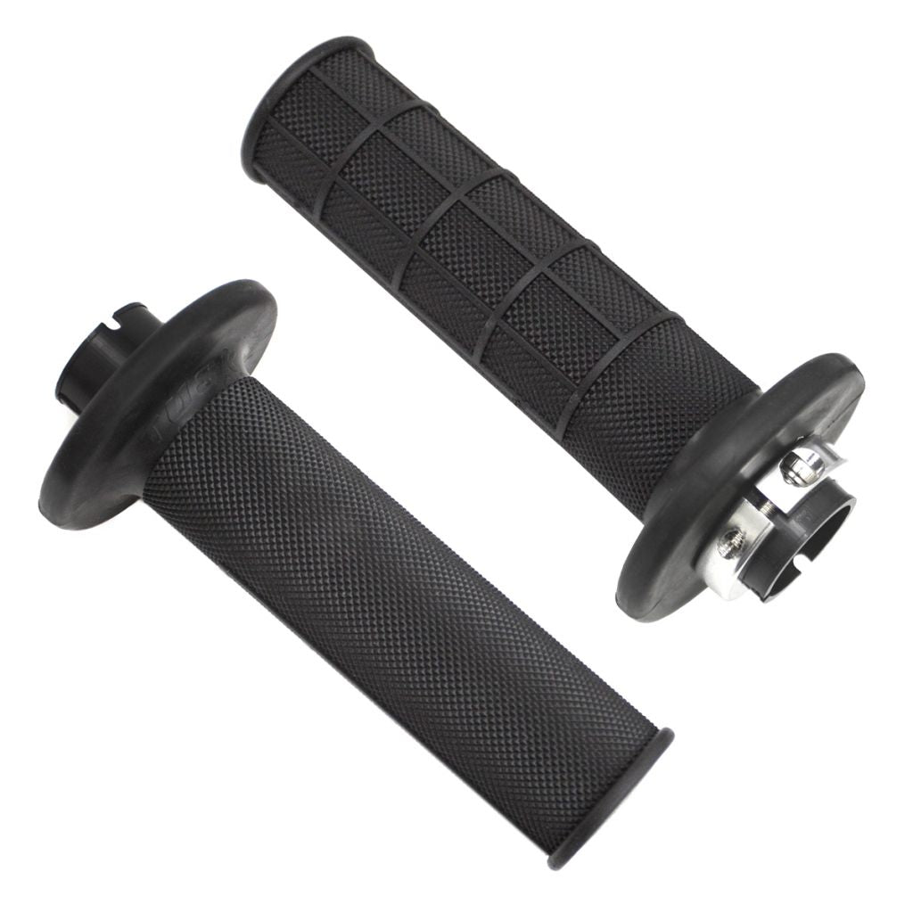 Håndtak ATV / Quad, svarte håndtak med rillet gummioverflate og sølvfargede metalldetaljer, plassert diagonalt.