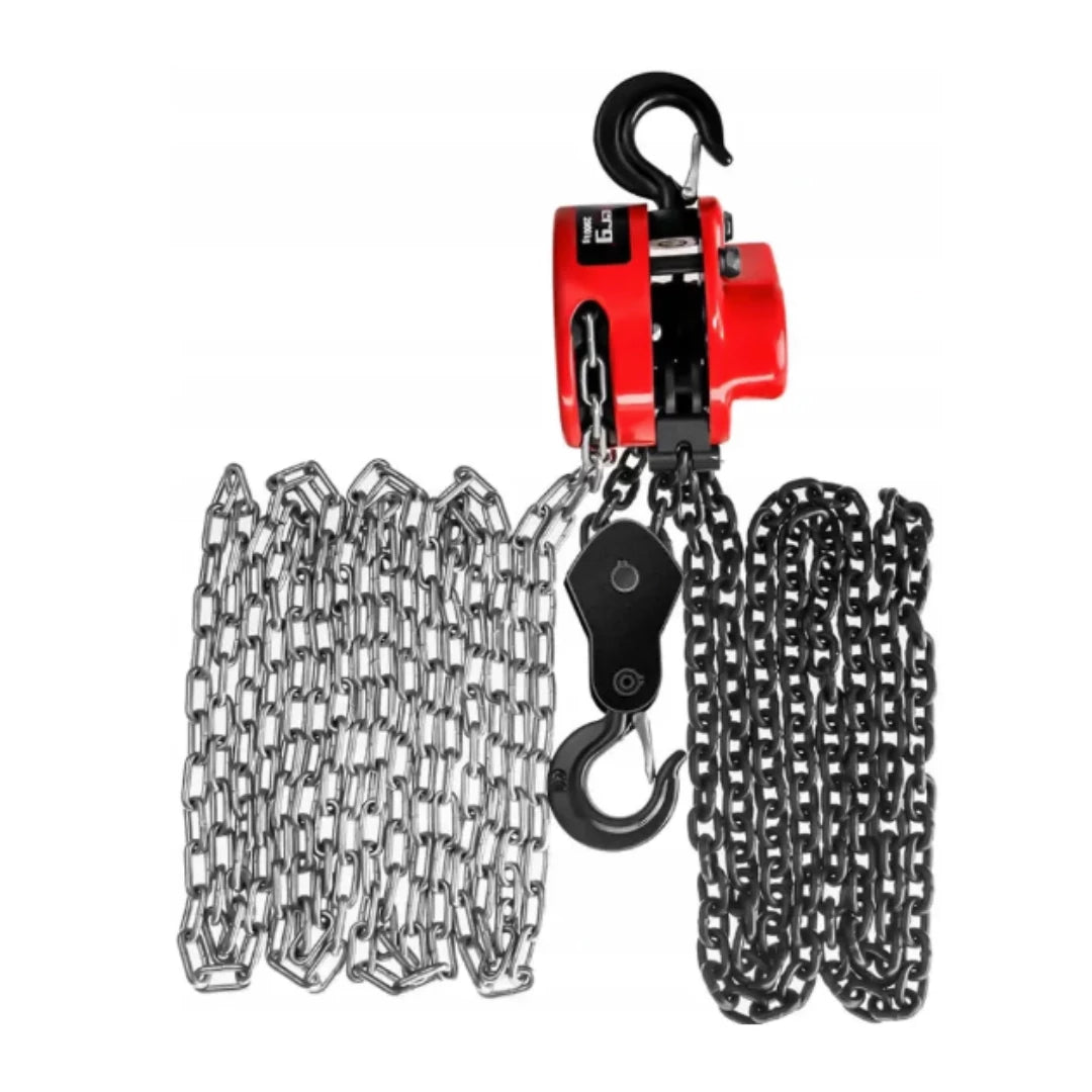 Løftetalier, robust rød metallkonstruksjon med stor sort krok og lange kjeder i sølv og svart.