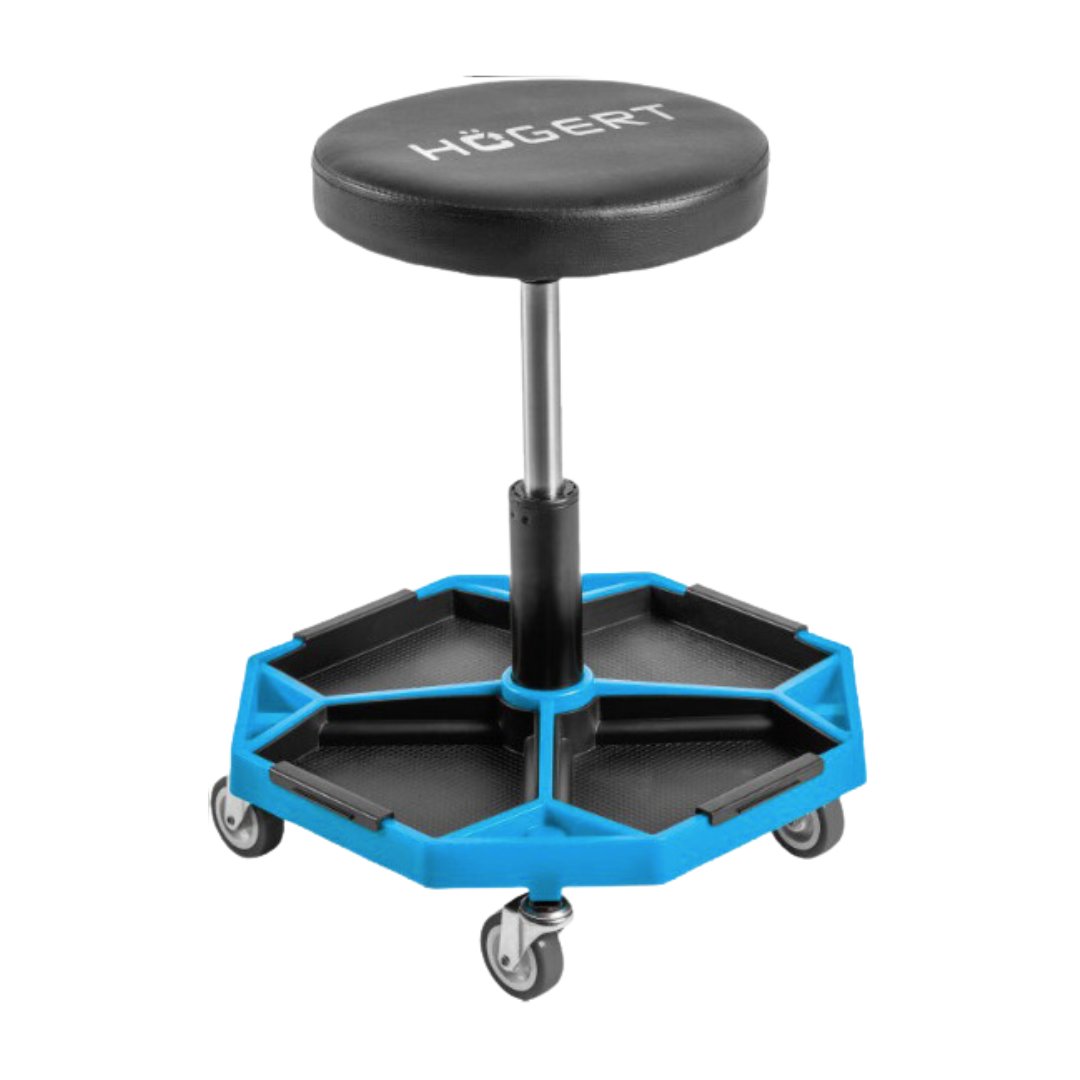 Arbeidskrakk, sort polstret rund sitteflate på justerbart metallstativ med blå sekssidet fot og fire svingbare hjul.