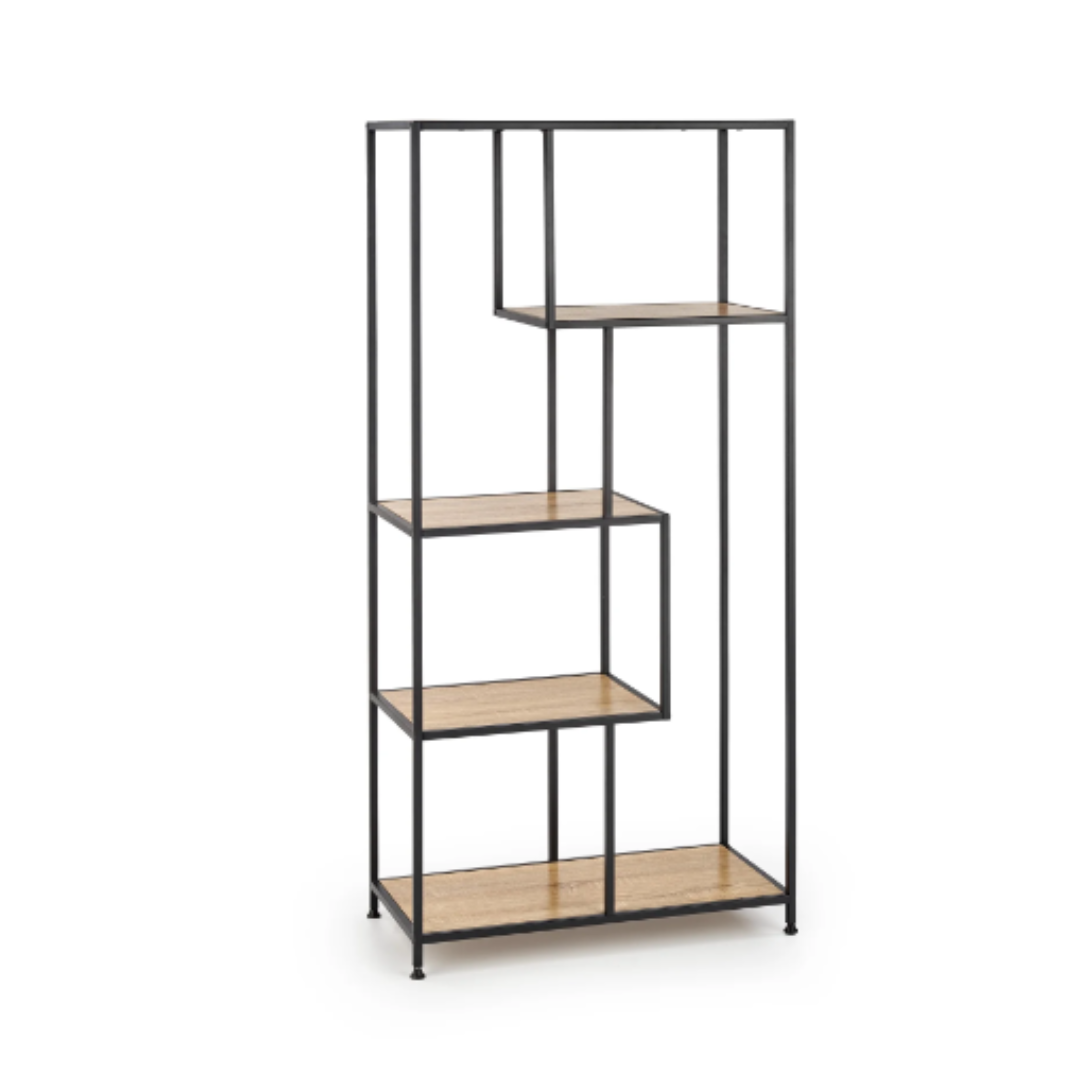 Hyller, frittstående hylle med fire hyller i lys trelook og sort metallramme i åpen, minimalistisk stil.