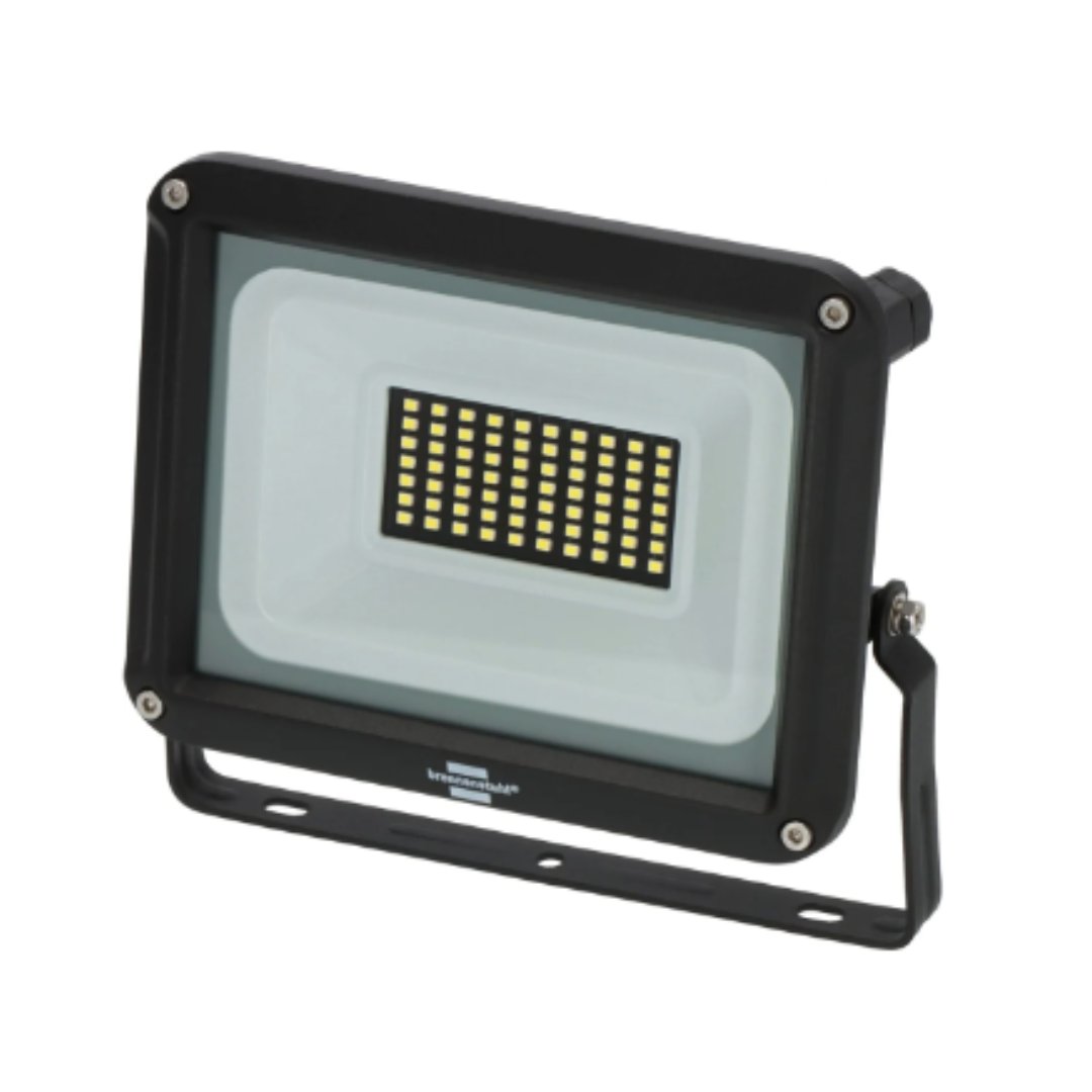 Lyskilder, rektangulær LED-lyskaster med sort ramme og mange små gule dioder vendt fremover.