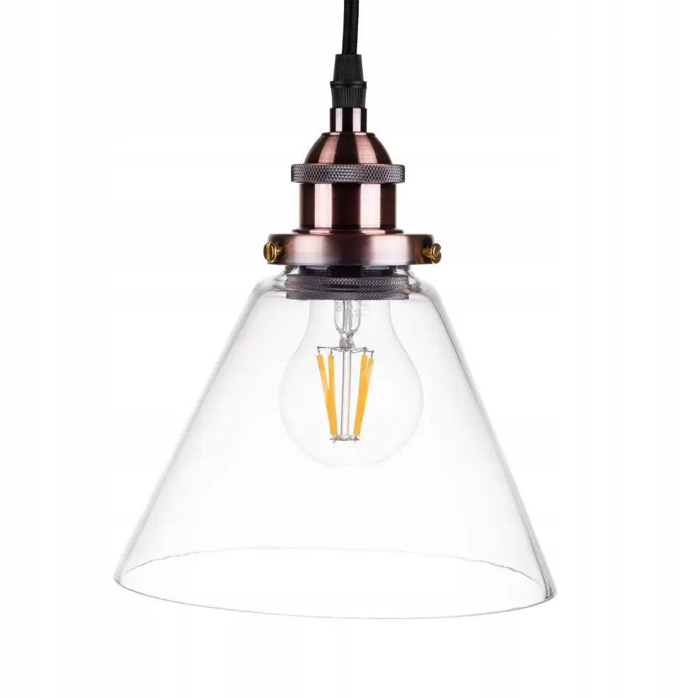 Vegglampe, moderne kjegleformet gjennomsiktig glasskjerm med synlig lyspære og metallbeslag henger fra sort ledning.