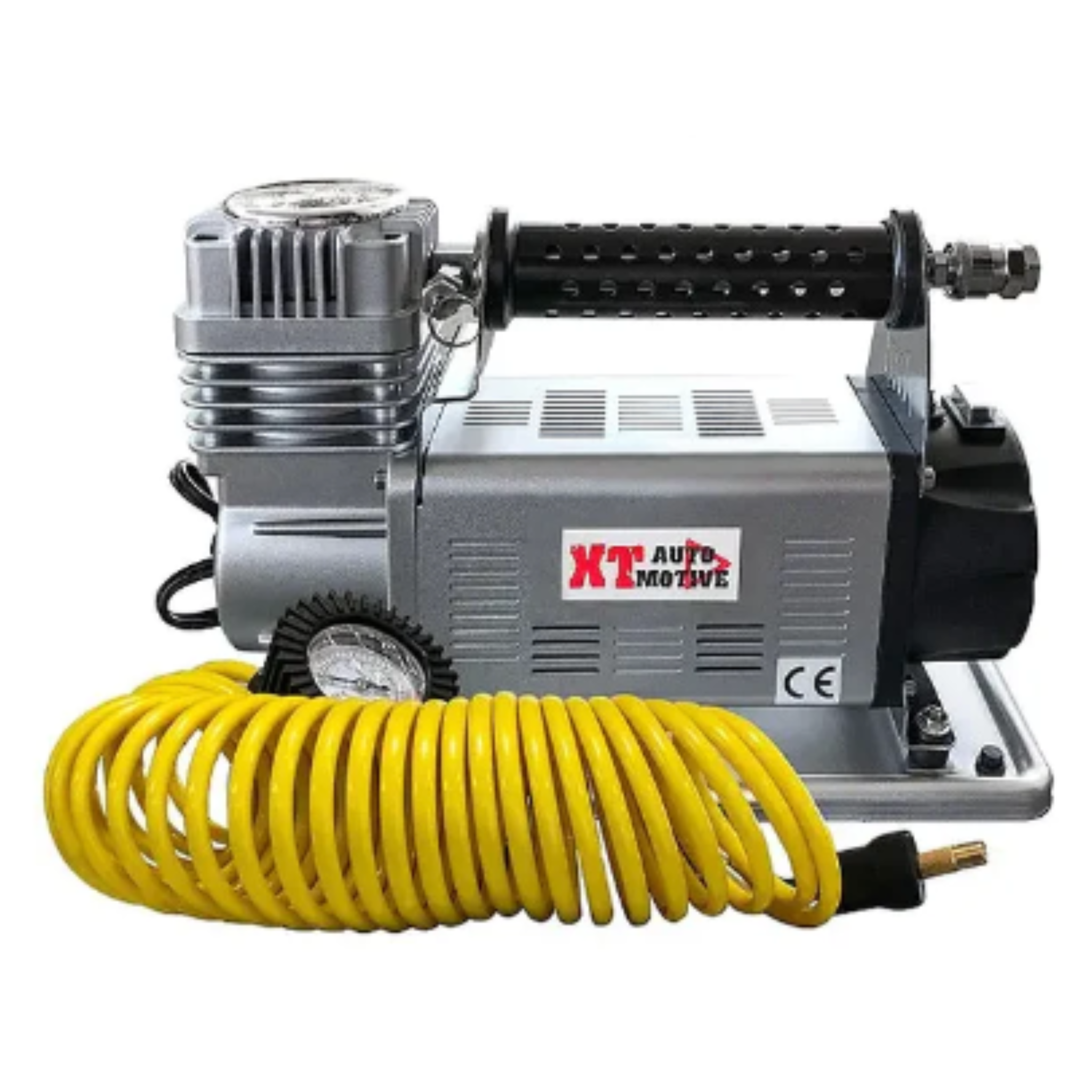 Tilbehør, kompakt metallkompressor med sort håndtak og gul spiralformet slange foran enheten.