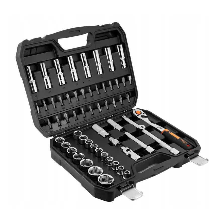 Pipenøkkelsett 58 deler i åpen sort koffert, viser piper, bits og skralle ryddig plassert i spor.