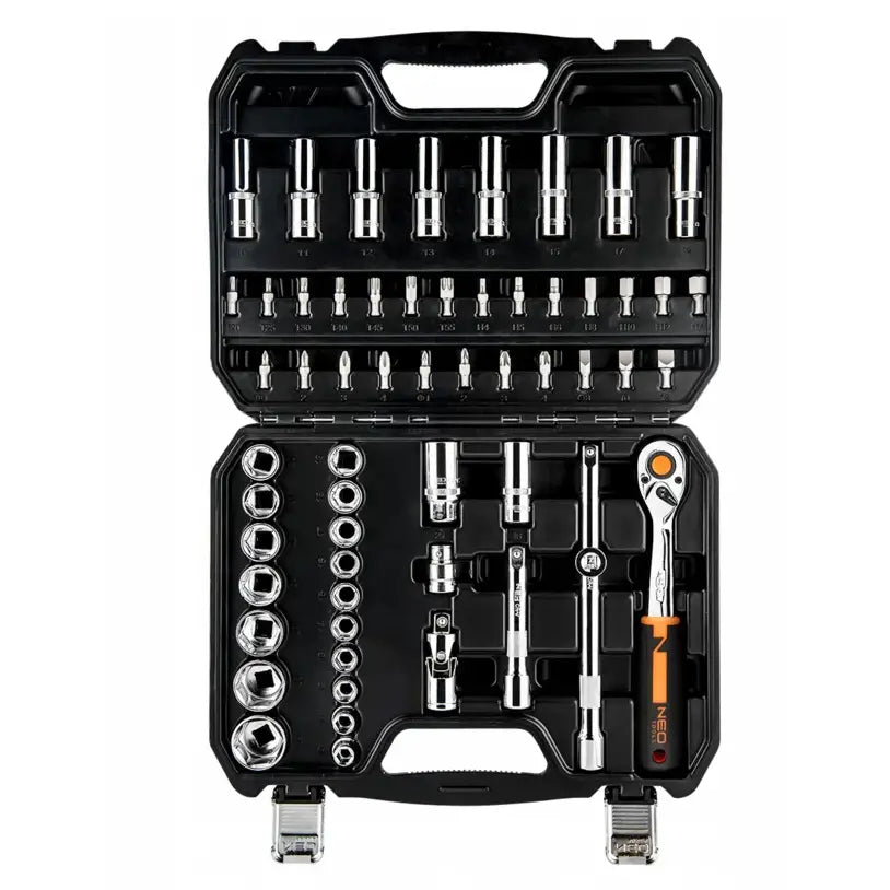 Pipenøkkelsett med 58 deler, oversiktsbilde av sort koffert med piper, bits og skralle sett ovenfra.