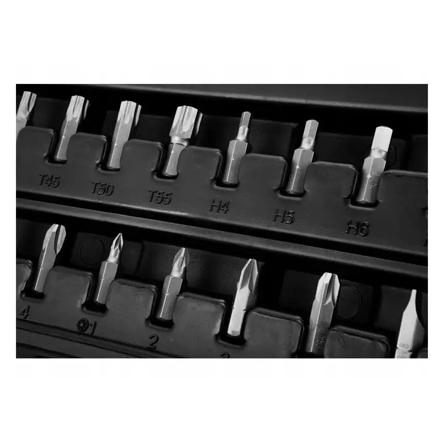 Pipenøkkelsett med metallbits, nærbilde av tydelig merkede størrelser i svart plastboks.