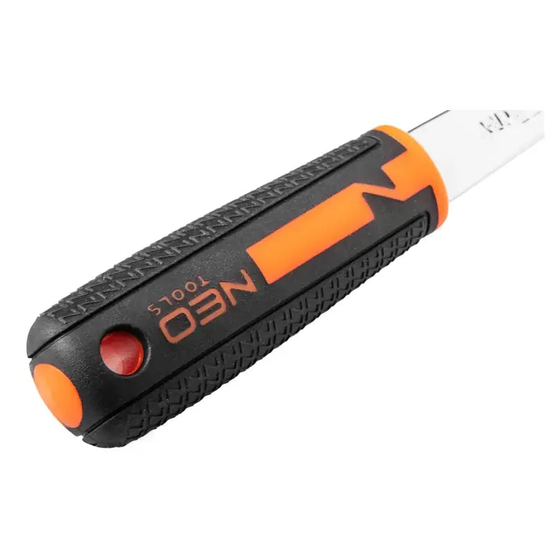 Skaft fra 1/2" pipenøkkelsett, sidevisning som fremhever sort-oransje tekstur og NEO TOOLS-logo.