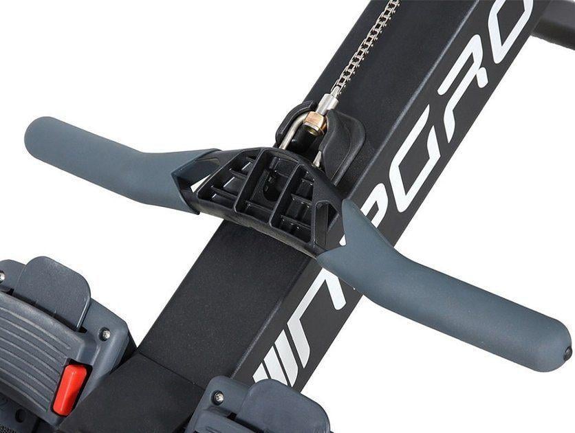 Romaskin Trening med grått håndtak i gummi/plast, kjede og NPG-logo sett ovenfra på apparatet.