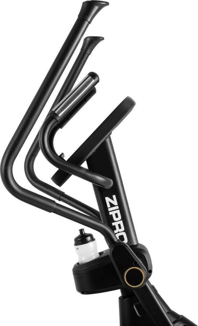 Ellipsemaskin med svarte og metallfargede håndtak, synlig drikkeflaske, konsoll og tydelig ZIPRO-logo på rammen.