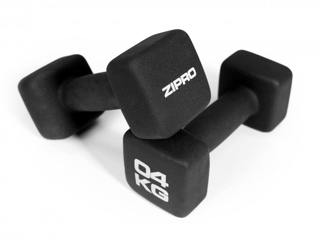 Manualer Sett med to svarte, firkantede manualer fra Zipro, én merket "ZIPRO" og én merket "04 KG" mot hvit bakgrunn.