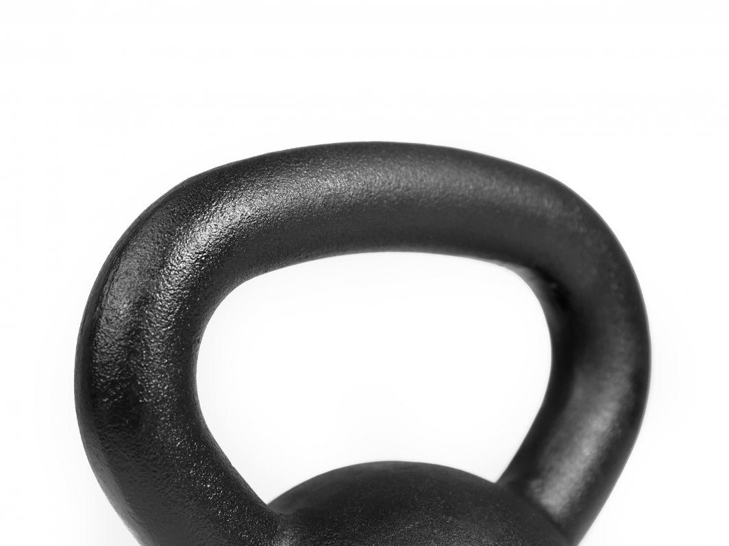 Kettlebells støpejern 8kg med sort håndtak, nærbilde som viser tydelig struktur på overflaten.