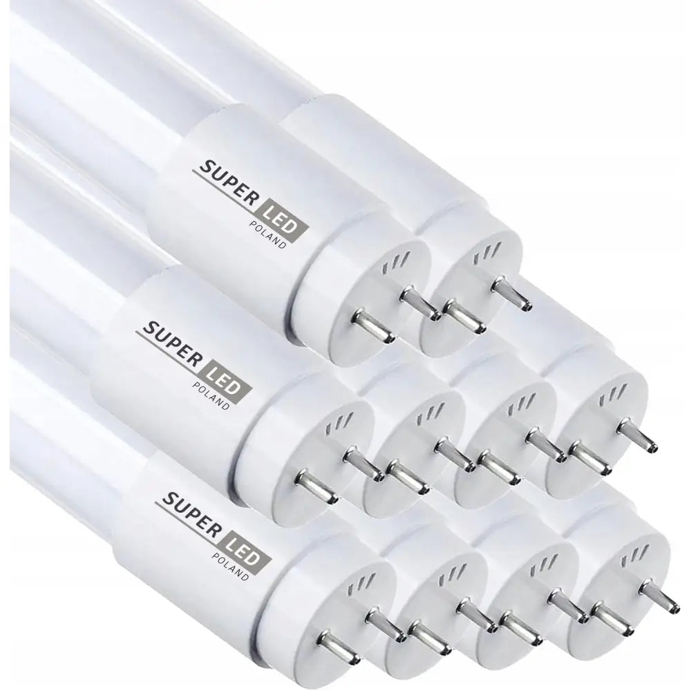 LED lysrør T8, hvite 120 cm rør i plast stablet diagonalt med synlige metalldeksler og endekontakter.
