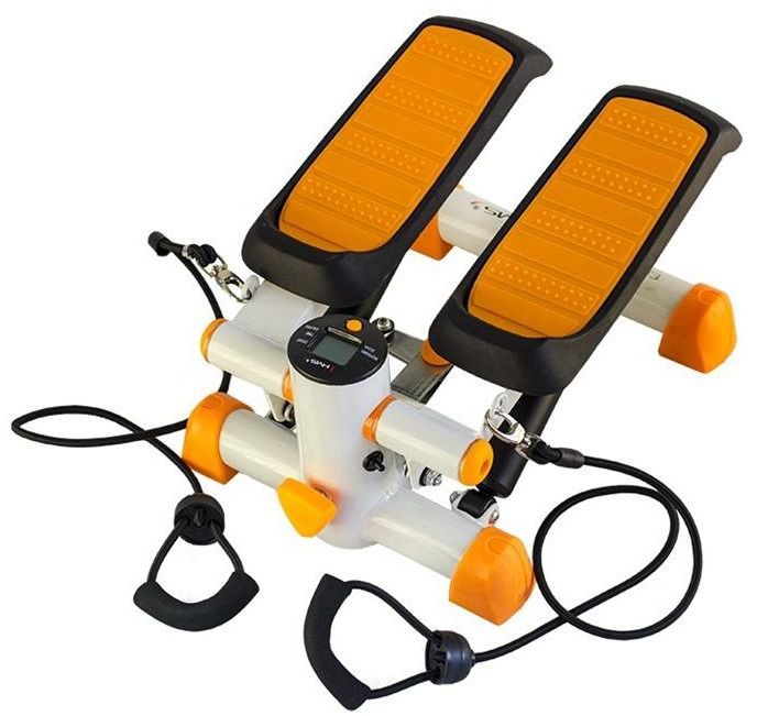 Stepmaskin med oransje og svarte fotplater, hvit ramme, LCD-skjerm og elastiske treningsstrikker sett ovenfra.