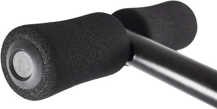 Treningsbenk med to runde, svarte håndtak med skumgummi-polstring og teksturert overflate for bedre grep.