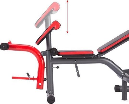 Benkpress Benk i metall med rød og svart armstøtte, fokus på armcurl-del og justeringsmekanisme fra siden.