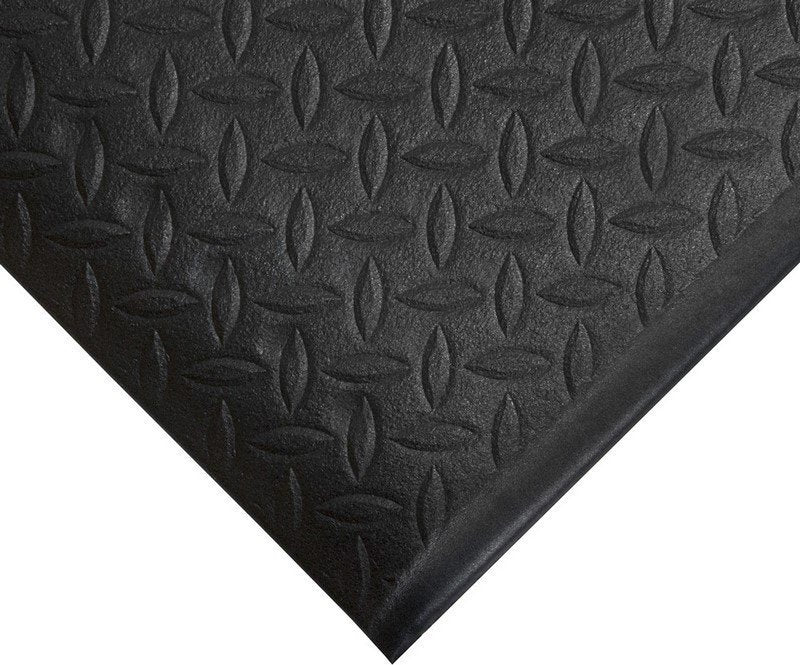 Arbeidsmatte med svart diamantmønster vises fra skrått topphjørne, fremhever struktur og materialets detaljer.