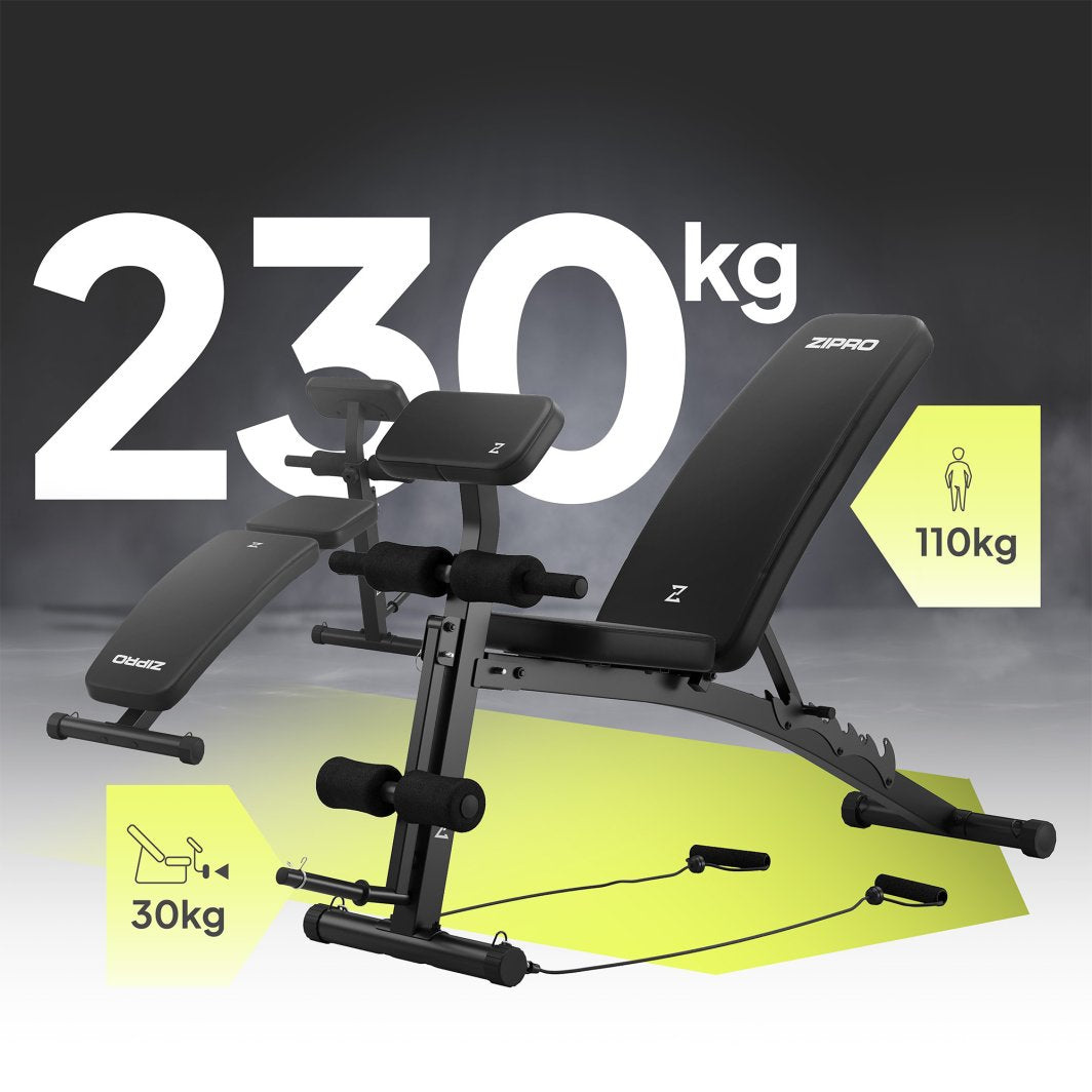 Justerbar Treningsbenk i svart metall med benpress, 4 cm polstring, brukervekt 110 kg, kapasitet 230 kg.