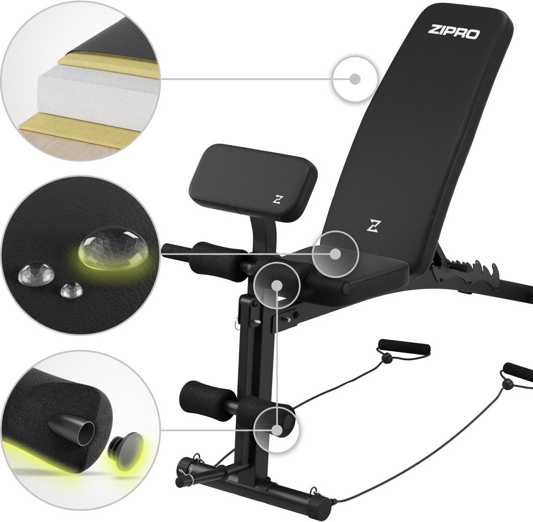 Multifunksjonell Treningsbenk med sorte polstrede puter, vanntett overflate og skumruller sett fra skrå vinkel.