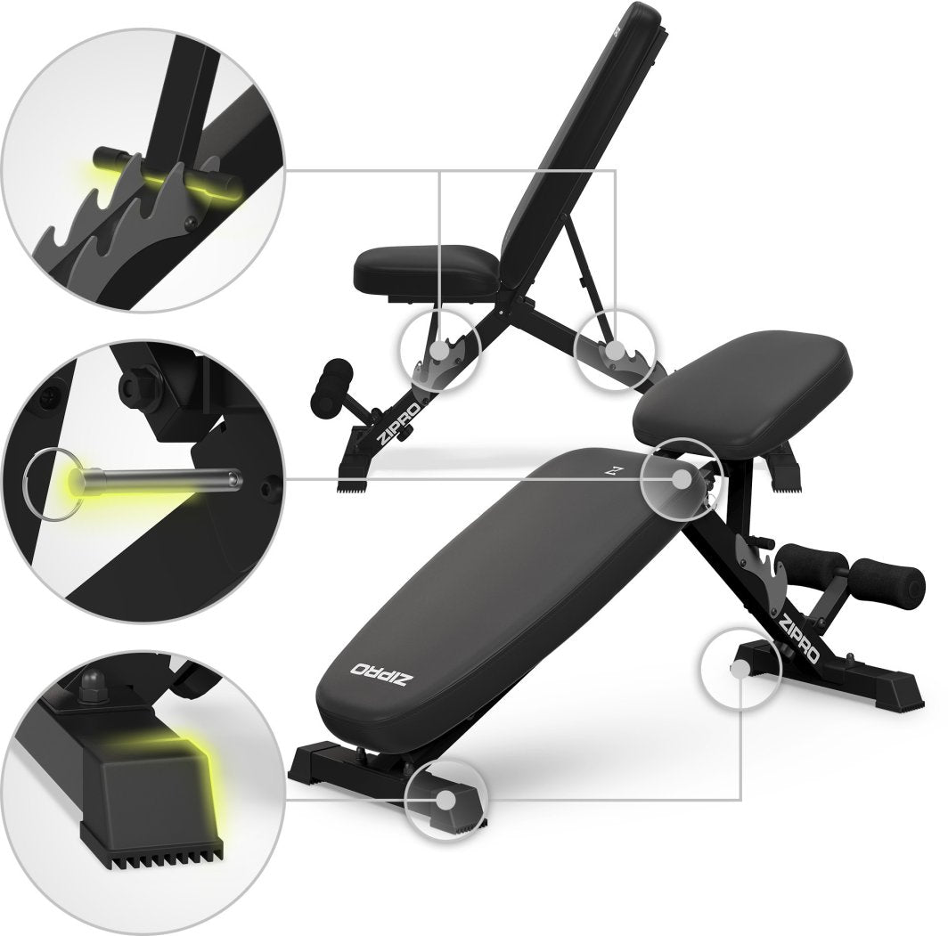 Sammenleggbar Treningsbenk i svart med justerbar rygg, låsebolter, tannhjul for høydejustering og gummiføtter.