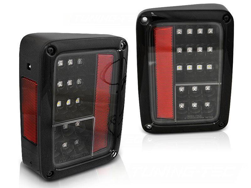 Baklykter LED Black til Jeep Wrangler JK 07-18 sett rett bakfra på hvit bakgrunn.