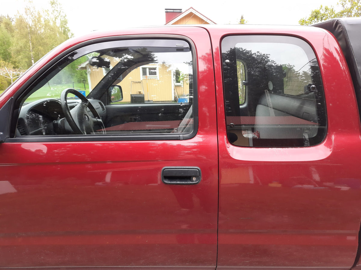 Heko vindavviser til Toyota Hilux VI – røykfarget plexiglass