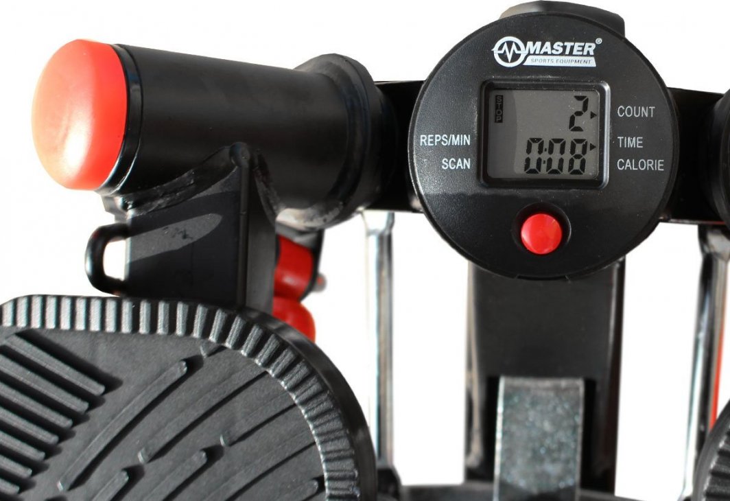 Stepper med svart og rødt plasthåndtak, strukturert pedal og display som viser tid, repetisjoner og kalorier.