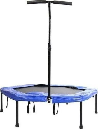 Trampoline med blå polstring, svart hoppeflate og støttehåndtak, sett rett forfra med ben og håndtak synlig.