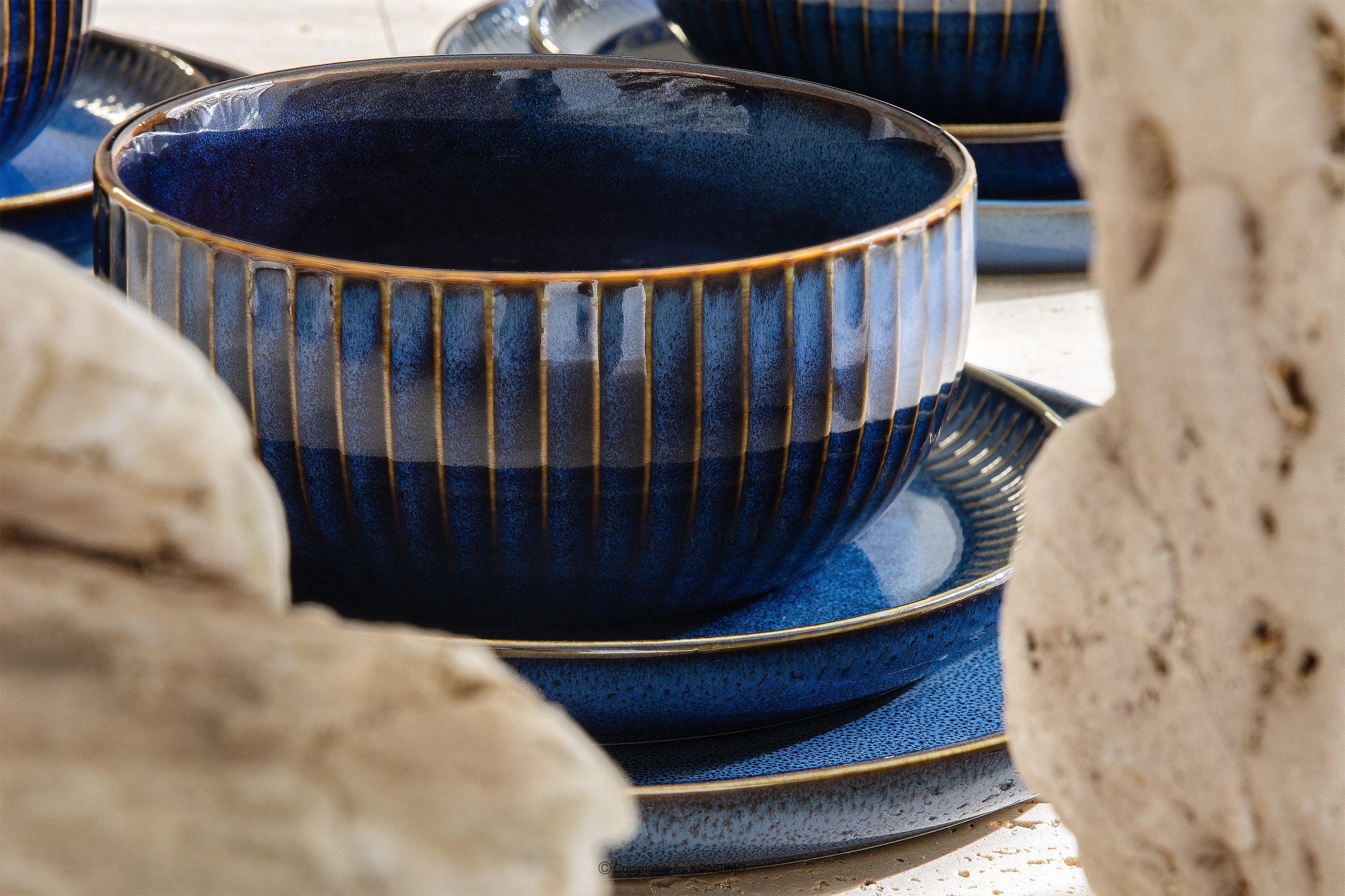 KONSIMO AD STRIPES middagservise 6 personer granatblå