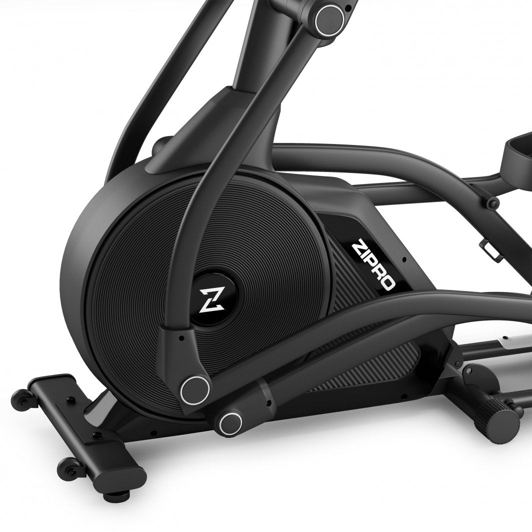 Orbitrek detaljbilde av sort elliptisk treningsmaskin med svinghjul, stabile rammer og transporthjul. Moderne design.