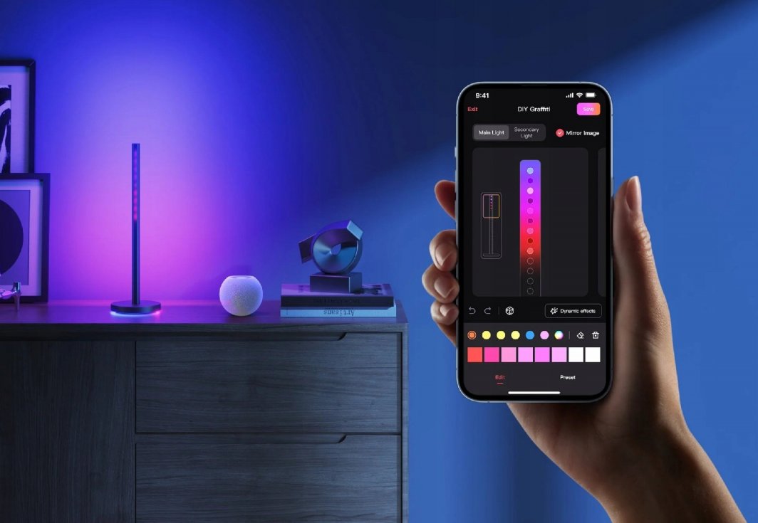 Walking Pad LED-lys RGBIC Light Bar styres med mobilapp, viser fargeskiftende lys på kommode.