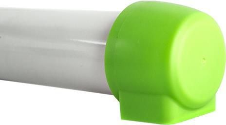 Stepmaskin med hvitt plastrør og rundt, grønt endestykke sett fra siden, fokus på fargedetaljer.