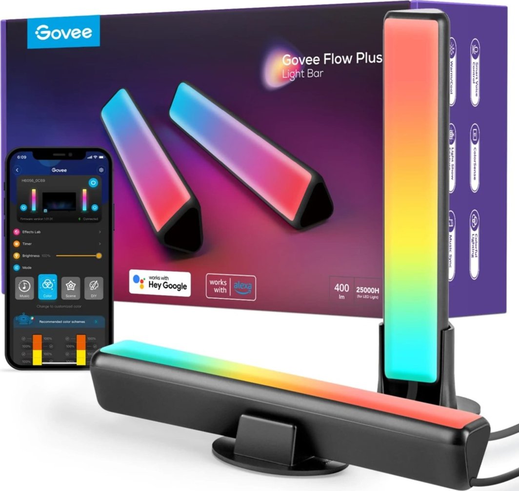 Tredemølle lyspanel Govee H6056 med to fargerike lysstaver, mobilapp og eske i bakgrunnen.