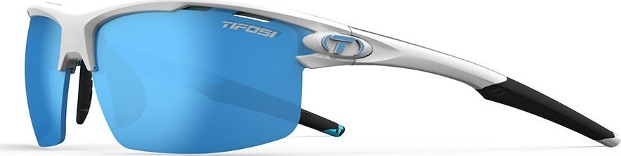 Sportsbriller Dame med hvit ramme, blå speilglass, synlig Tifosi-logo og dekor på stangen, sett fra siden.