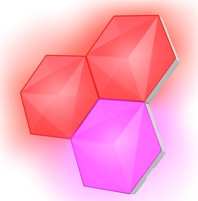 Tredemølle Lyspaneler RGB Utvidelsessett med tre femkantede paneler i rød og lilla belysning.