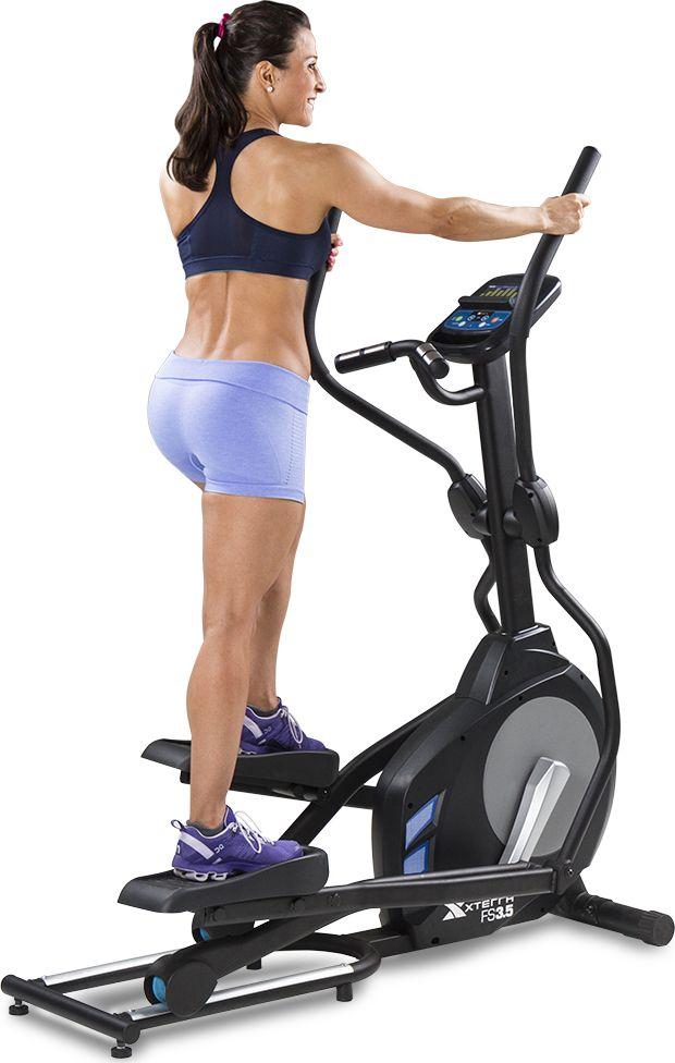 Ellipsemaskin Trening med magnetisk motstand, LCD-skjerm og 24 nivåer, sett fra siden i lyst rom.