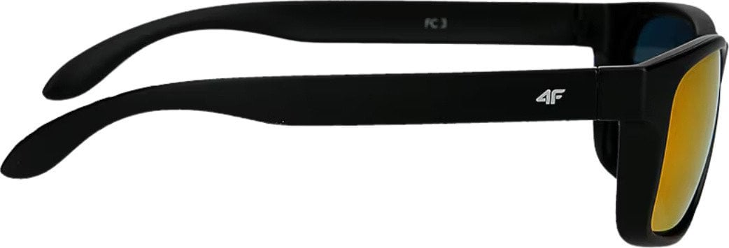 Sportsbriller med sorte innfatninger, rette stenger og guloransje speilglass, sett fra siden. Hvit logo på stangen.