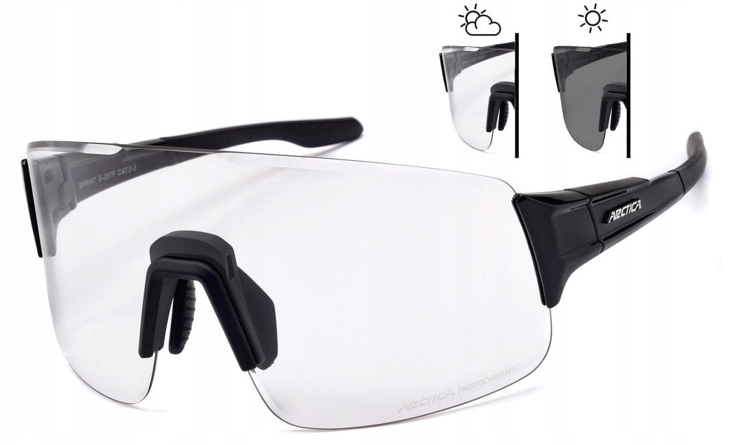 Sykkelbriller med store fotokromiske glass, svarte innfatninger, justerbare neseputer og synlig logo på stangen.