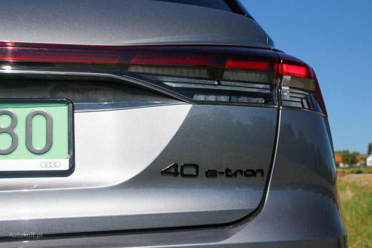 Emblem/logo til Audi 40 e-tron Black Glossy med svart blank finish for bakluke