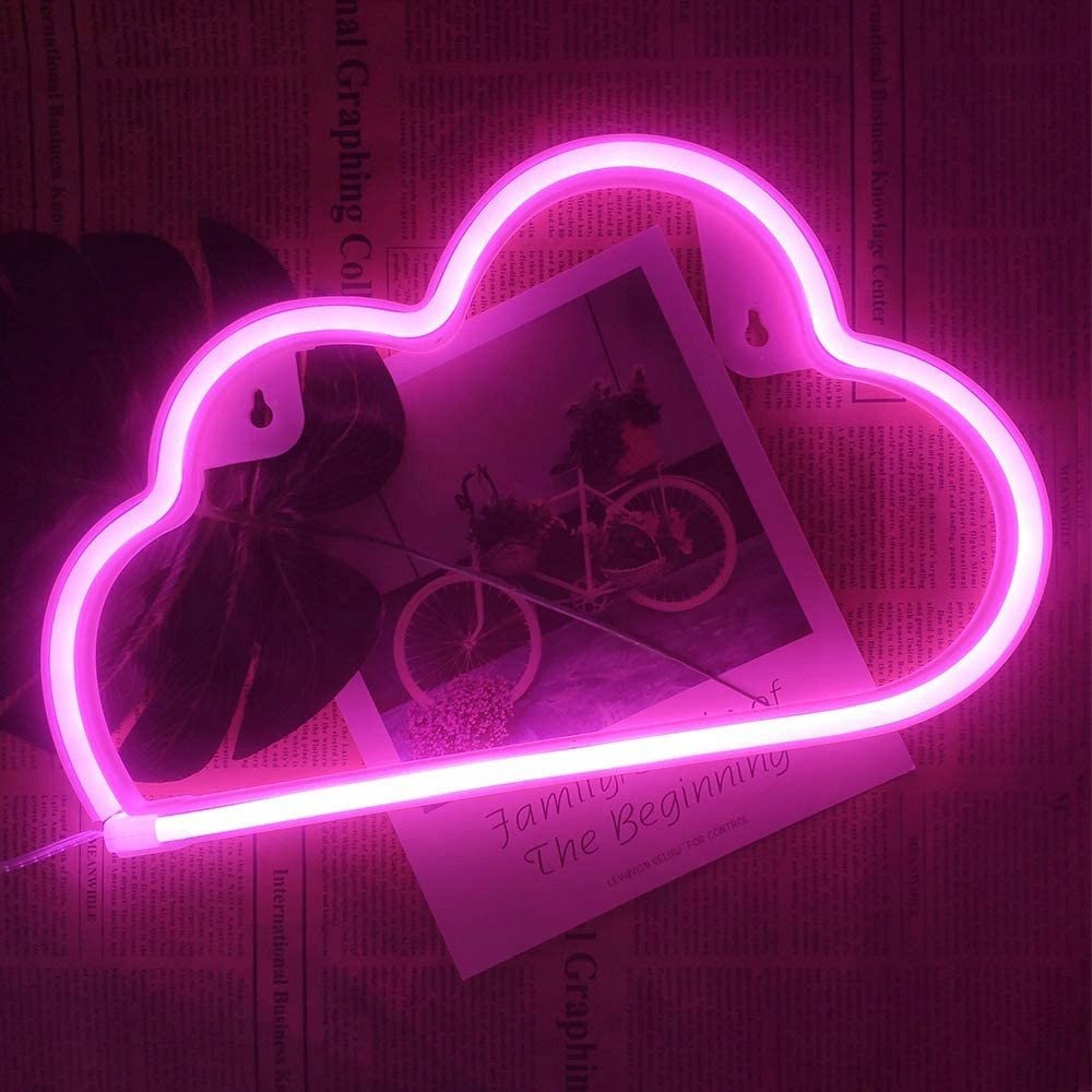 Walking Pad vegglampe Sky i rosa LED, sett ovenfra på aviser med sykkelbilde under.