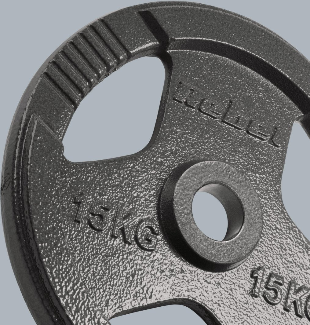 Vektskiver i sort støpejern på 15 kg, nærbilde med fokus på grov tekstur og hull til vektstang.