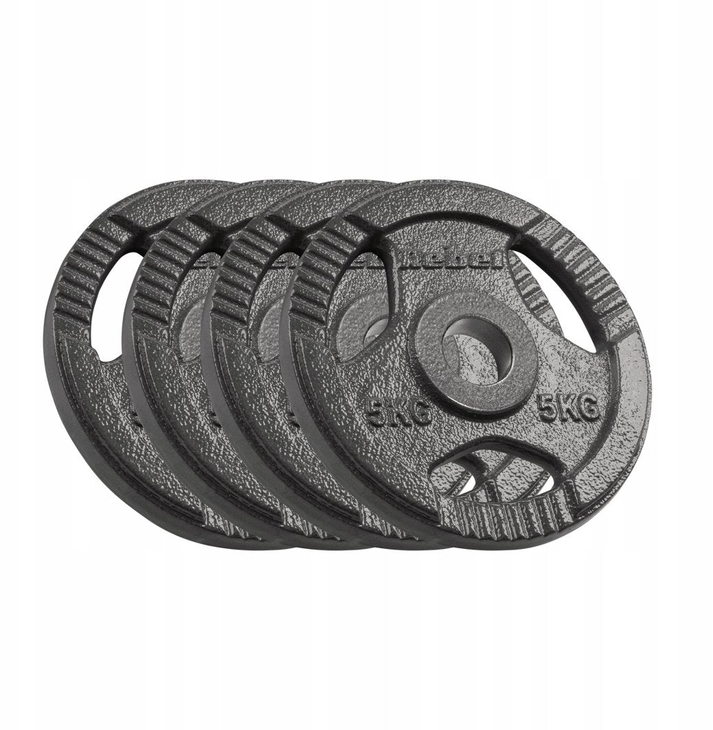 Vektskiver i grått støpejern, fire stk à 5 kg med grep og tydelig vektmerking, sett forfra.