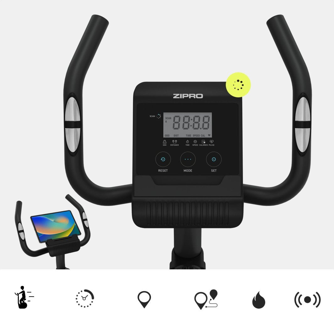 Trimsykkel sett forfra med styre, display med knapper, sorte håndtak med sølvsensorer og nettbrettholder.