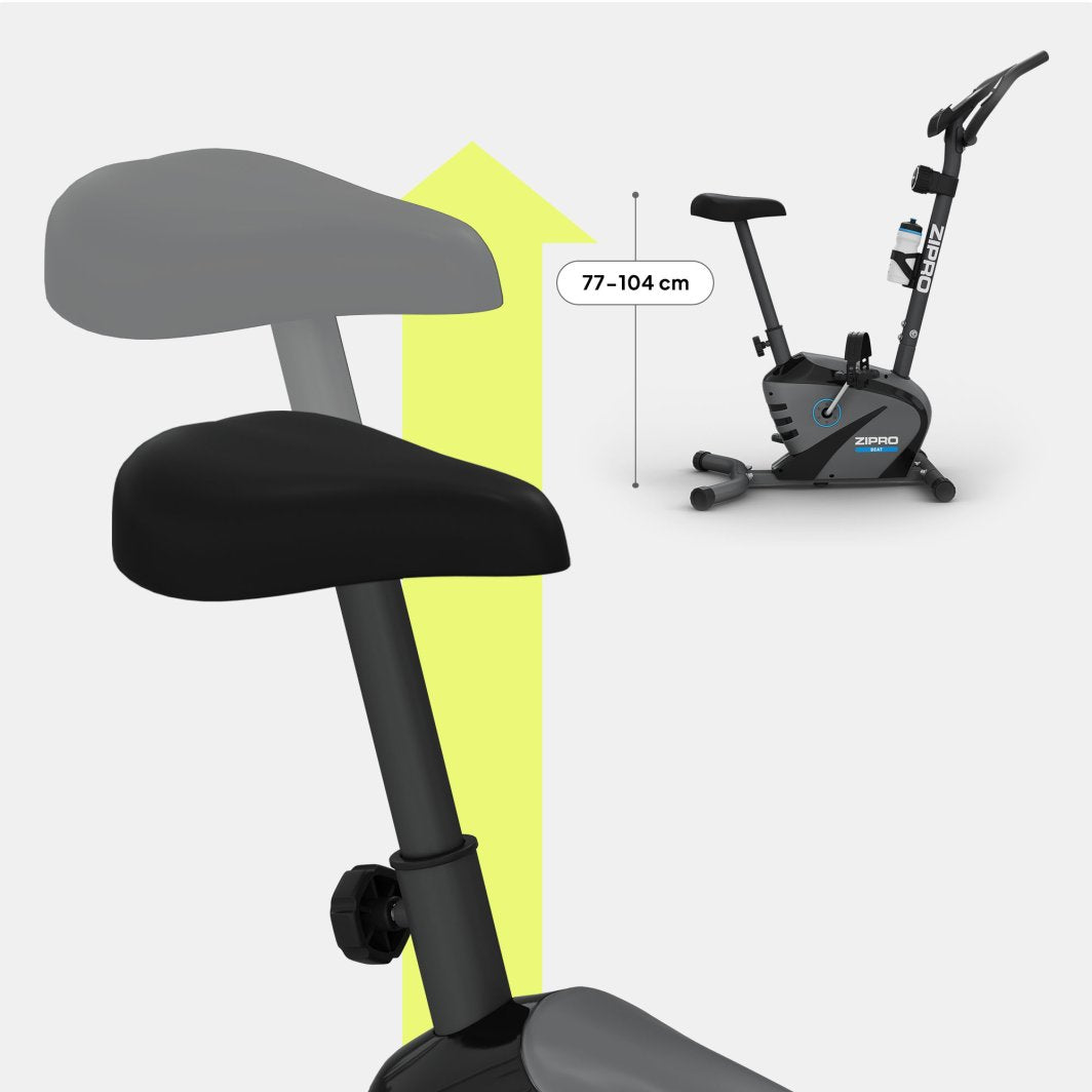 Treningssykkel med svart, justerbart sete sett fra siden, viser høydejustering fra 77 til 104 cm.
