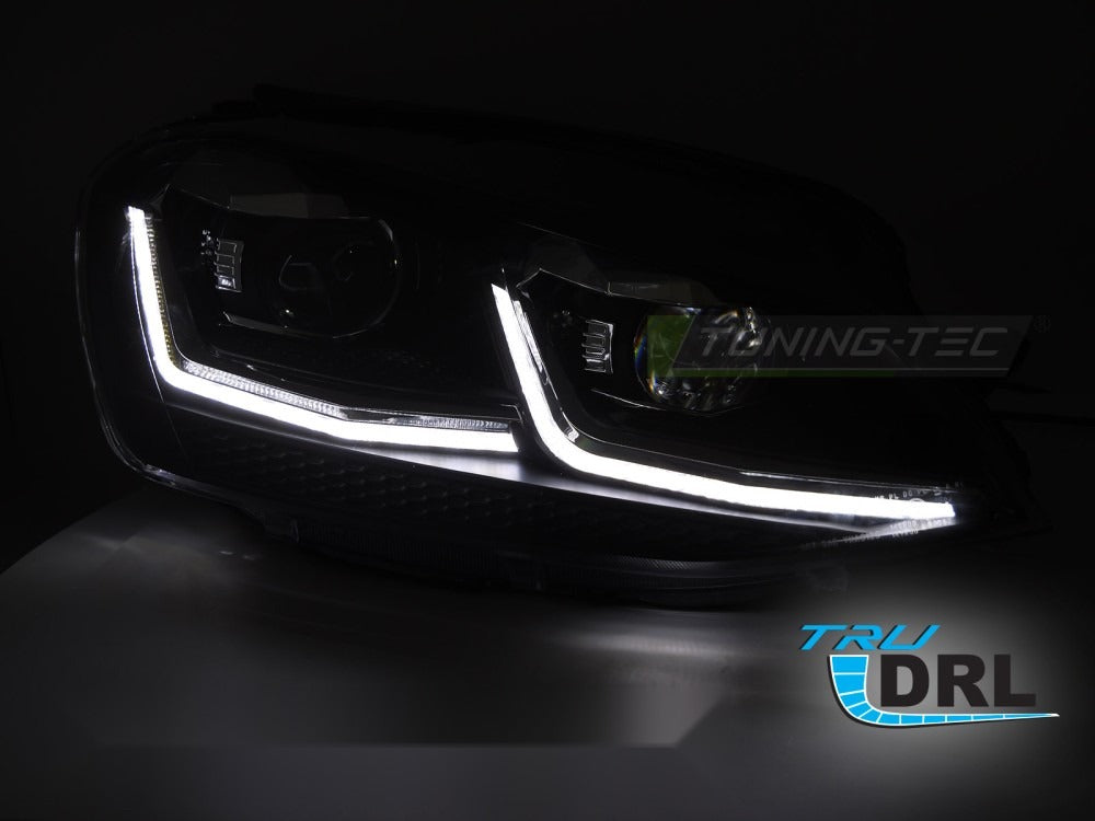 Detaljbilde av frontlykt Golf 7 med DRL og sequential blinklys.