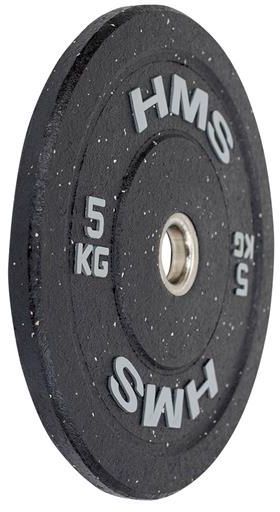 Vekter på 5 kg med sort gummiert overflate, hvite detaljer og metallring i midten, sett fra skrå vinkel.