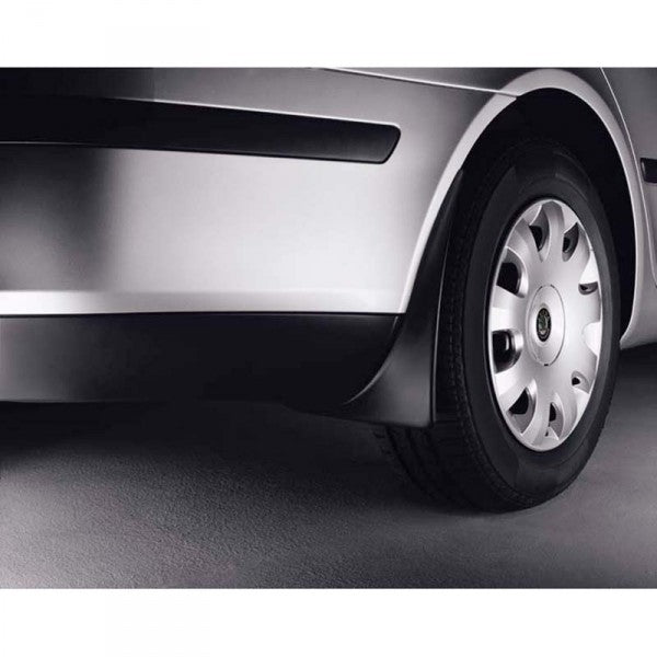 VAG OEM skvettlapp til Skoda Octavia II (1Z) / Black - sett 2 stk. – svart ABS plast